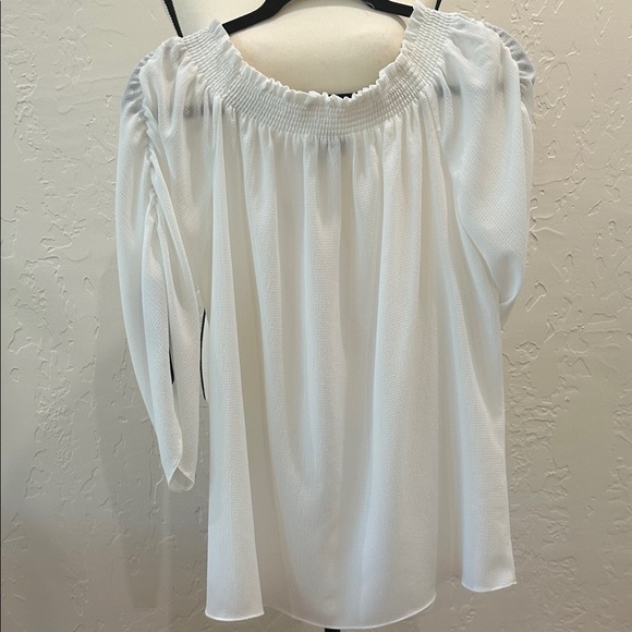 Libby Edelman White Off-Shoulder Blouse - Picture 5 of 5